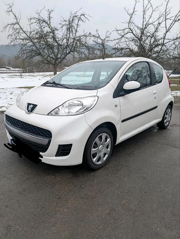 Gebraucht Peugeot 107 68 PS (50 kW) 2011 Weiß Kleinwagen