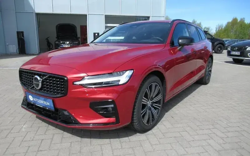 Gebraucht Volvo V60 Plus 197 PS (144 kW) 2025 Rot Kombi
