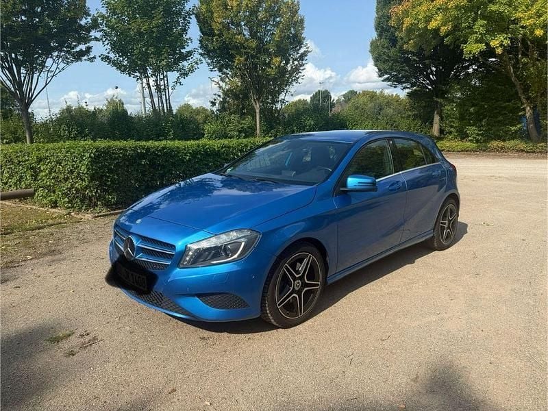 Blau Gebraucht 2013 Mercedes A250 AMG line Limousine | 15.250 € (Fairer Preis) - Bild 1/4