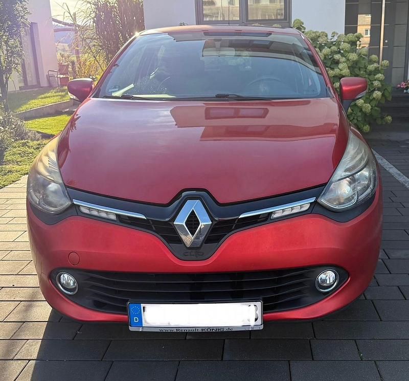 Rot Gebraucht 2013 Renault Clio IV Dynamique Kleinwagen | 4.800 € (Etwas zu teuer) - Bild 1/4