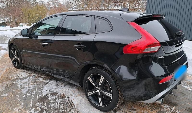 Gebraucht Volvo V40 R-Design 110 PS (80 kW) 2016 Schwarz Kleinwagen