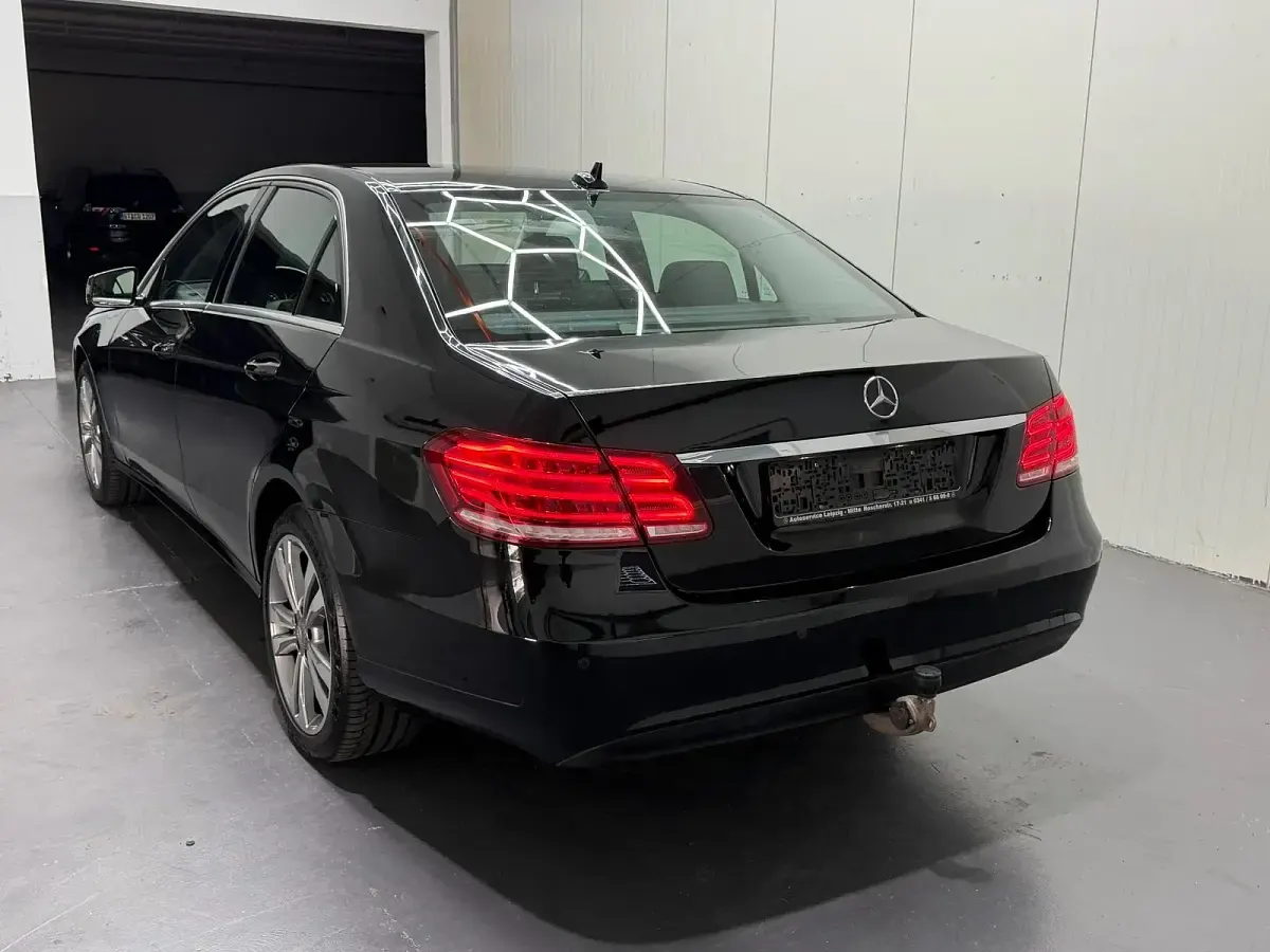 Gebraucht Mercedes E200 184 PS (135 kW) 2013 Schwarz Limousine