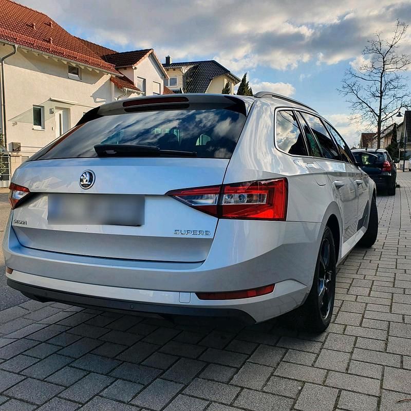 Silber Gebraucht 2016 Skoda Superb Kombi | 12.500 € (Fairer Preis) - Bild 1/4