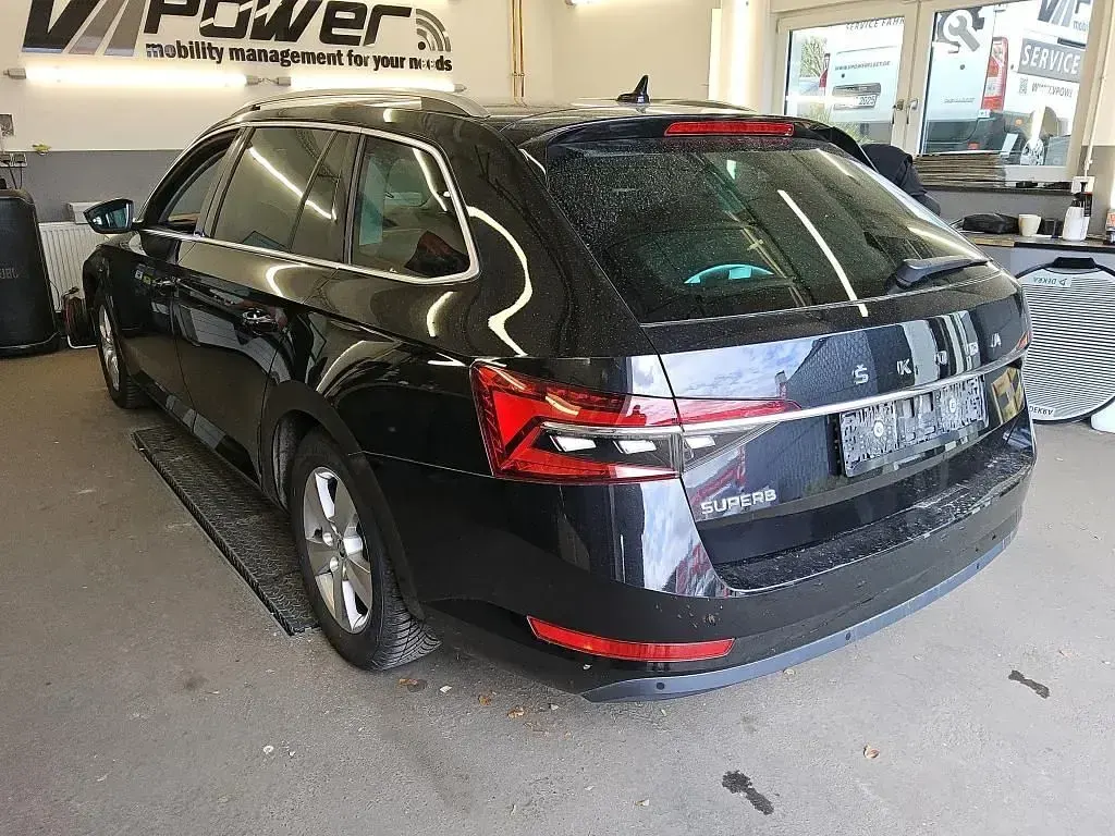 Gebraucht Skoda Superb Style 150 PS (110 kW) 2023 Schwarz Kombi