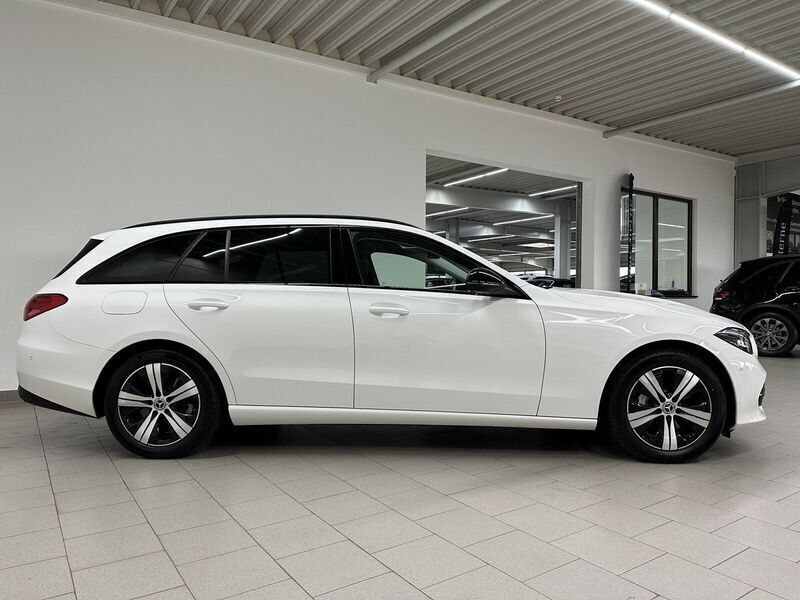 Gebraucht Mercedes C300e Avantgarde 204 PS (150 kW) 2022 Andere Kombi