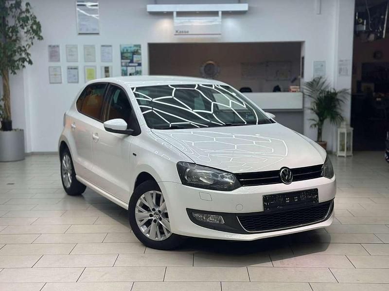 Weiß Gebraucht 2013 VW Polo Life Kleinwagen | 8.700 € (Etwas zu teuer) - Bild 1/4