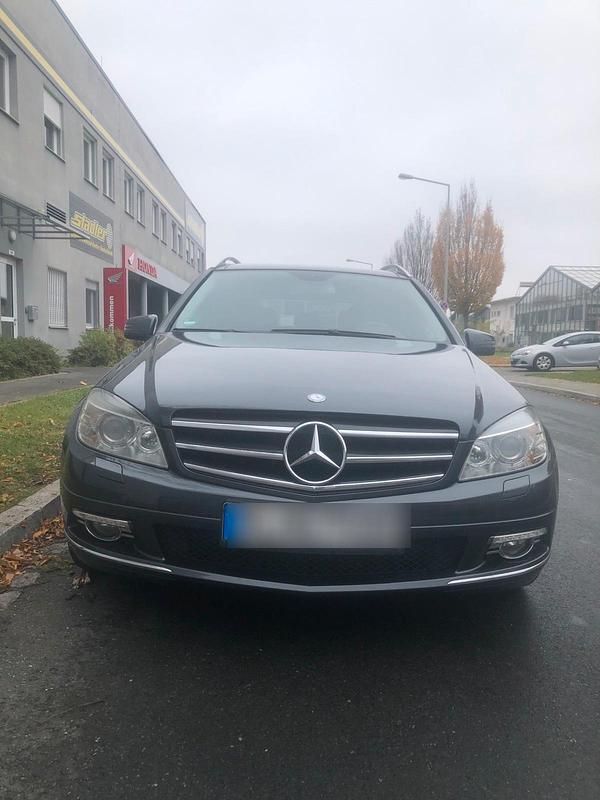 Grau Gebraucht 2010 Mercedes 220 Kombi | 6.050 € - Bild 1/4