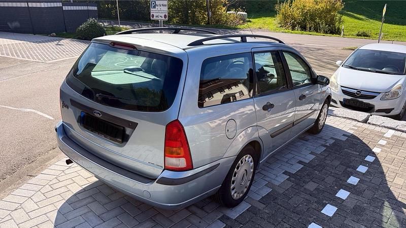 Blau Gebraucht 2004 Ford Focus Kombi | 400 € (Superpreis) - Bild 1/4
