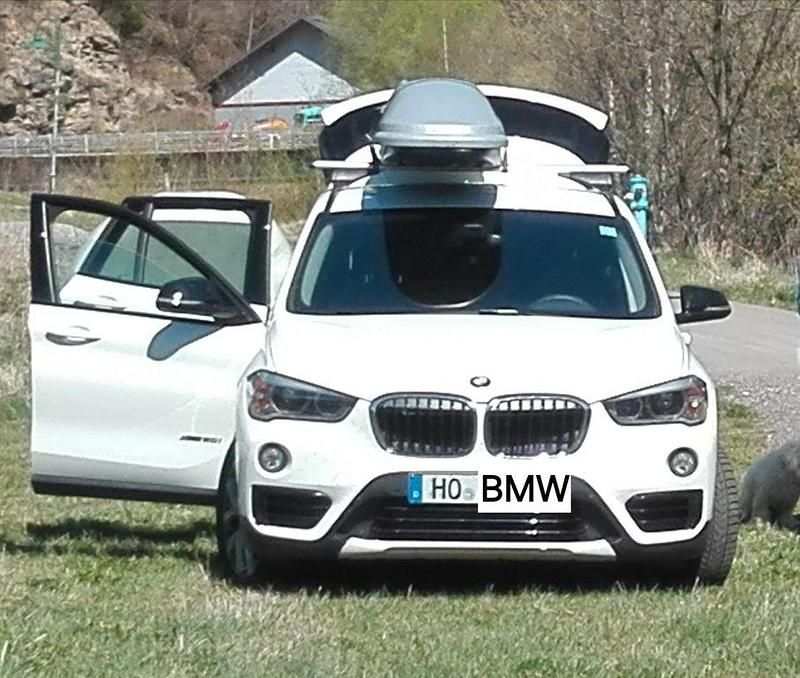 Weiß Gebraucht 2017 BMW X1 Sport Line SUV | 16.299 € (Guter Preis) - Bild 1/4