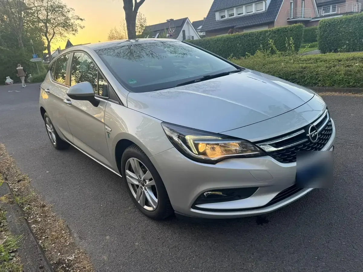 Second-hand Opel Astra 115 CP (84 kW) 2019 Argintiu Berlinǎ