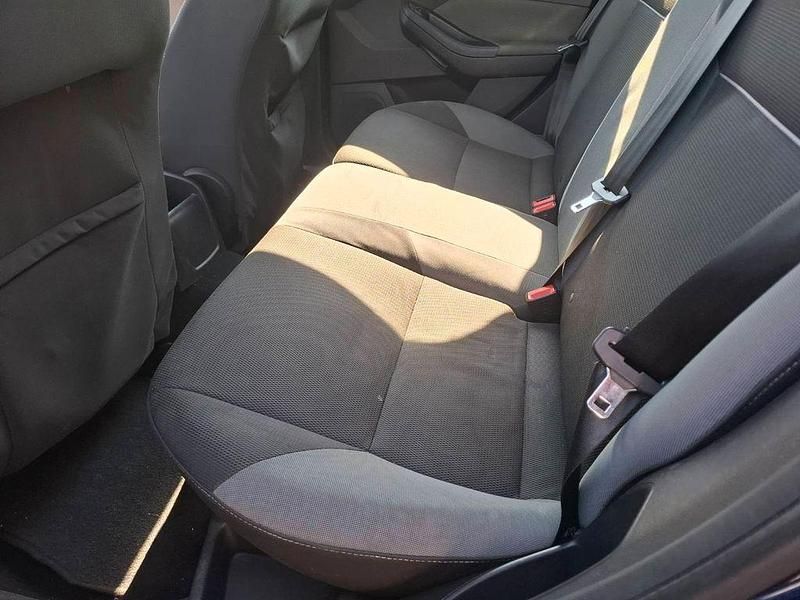 Usata Ford Focus Trend 95 CV (69 kW) 2011 Blu Berlina