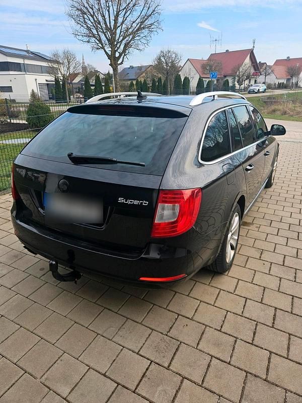 Gebraucht Skoda Superb 170 PS (125 kW) 2010 Schwarz Kombi