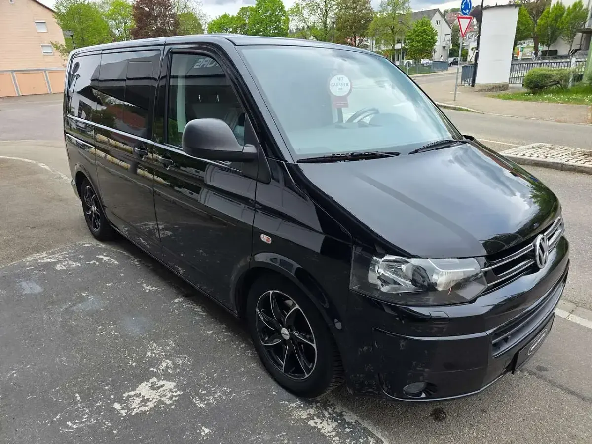 Gebraucht VW Multivan Startline 140 PS (102 kW) 2011 Deep black perleffekt Van / Kleinbus