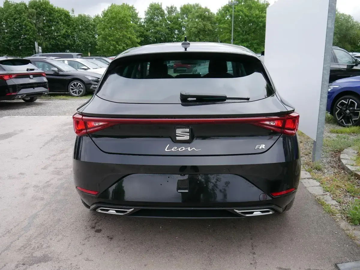 Neu Seat Leon ST FR 150 PS (110 kW) 2026 Midnight schwarz metallic Kombi