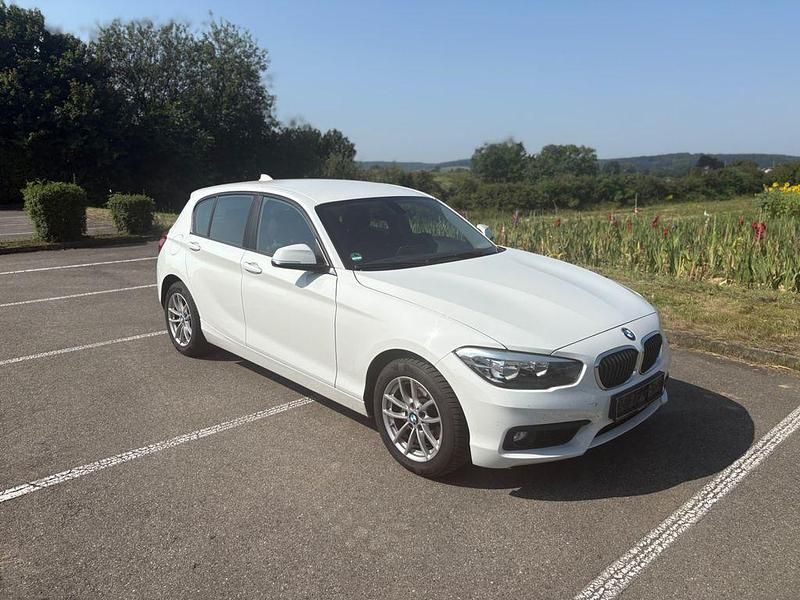 Weiß Gebraucht 2015 BMW 116 Advantage Kleinwagen | 6.990 € (Superpreis) - Bild 1/4