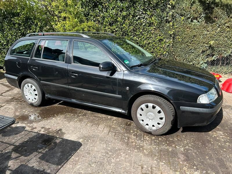 Gebraucht Skoda Octavia 102 PS (75 kW) 2010 Schwarz Kombi