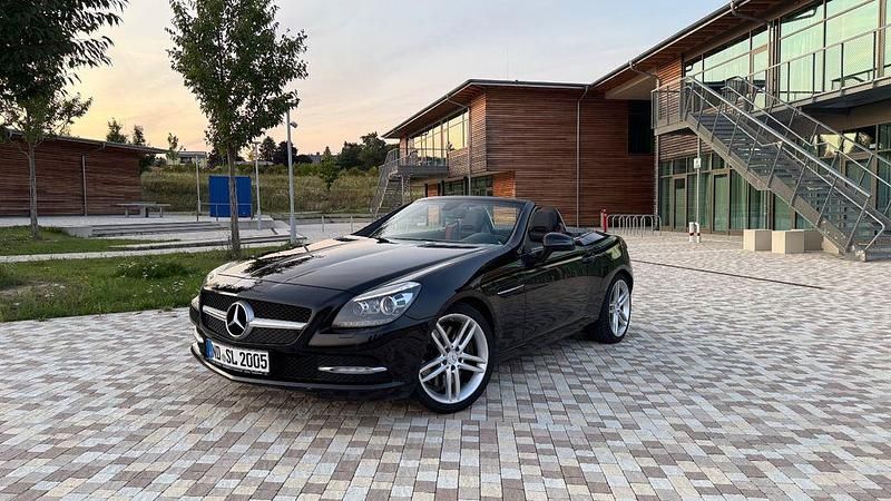 Schwarz Gebraucht 2015 Mercedes SLK250 AMG Cabrio | 21.999 € (Fairer Preis) - Bild 1/4