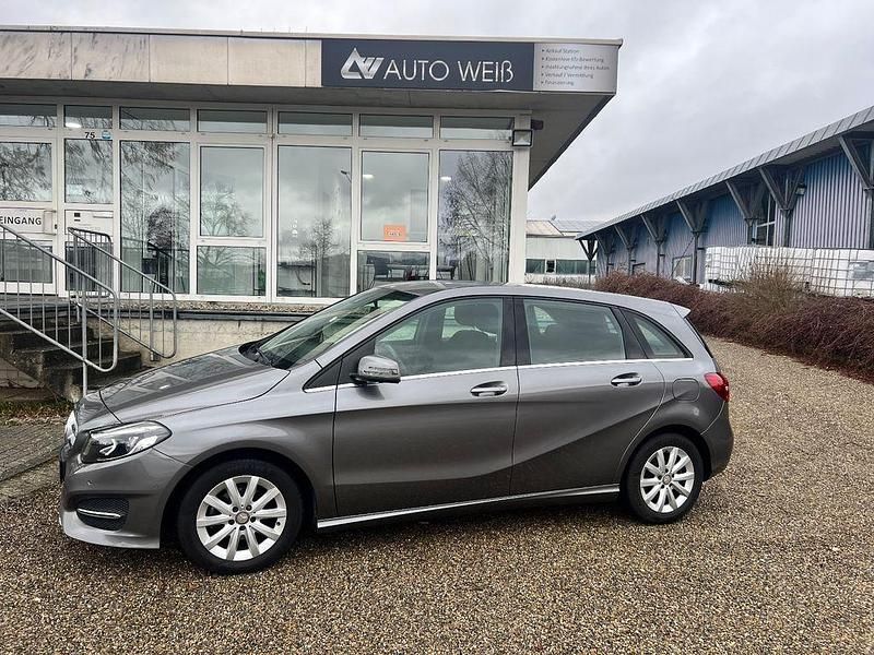 Gebraucht Mercedes B180 109 PS (80 kW) 2016 Grau Van / Kleinbus