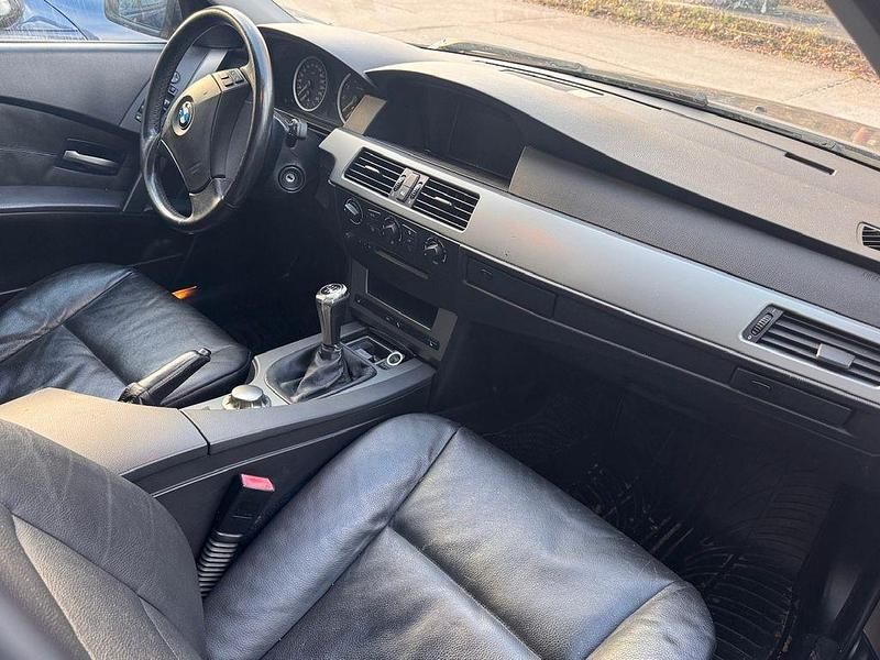 Gebraucht BMW 525 218 PS (160 kW) 2005 Grau Kombi