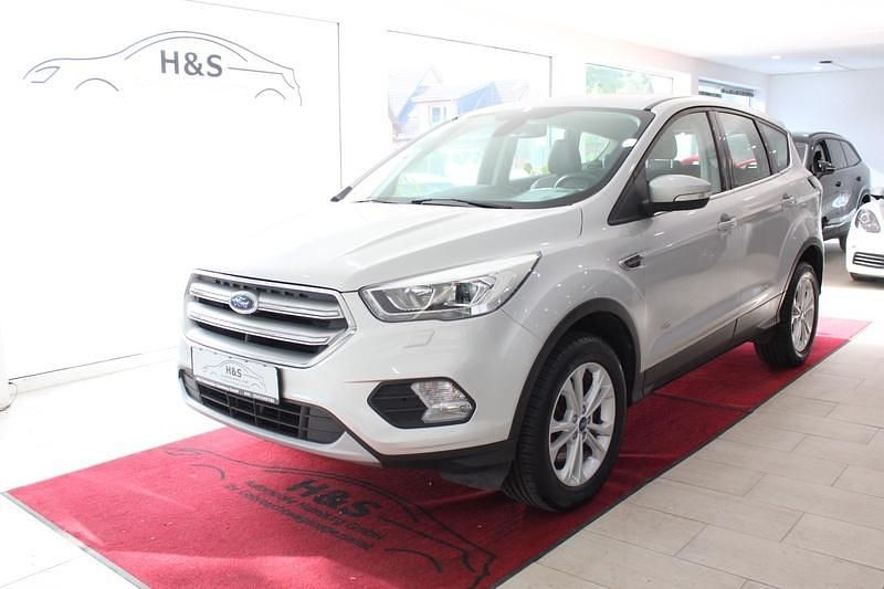 Polarsilber Gebraucht 2018 Ford Kuga Titanium SUV | 14.900 € - Bild 1/4