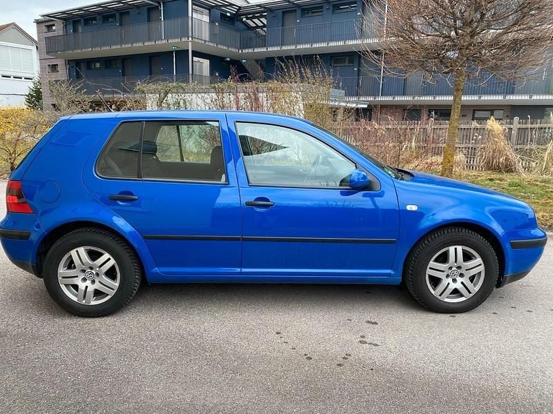 Gebraucht VW Golf IV 75 PS (55 kW) 2002 Blau Kleinwagen