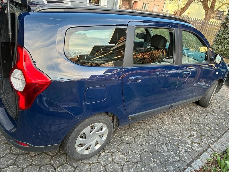 Gebraucht Dacia Lodgy 110 PS (80 kW) 2016 Blau Van / Kleinbus