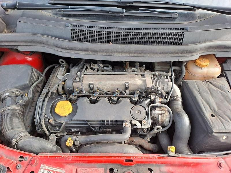 Gebraucht Opel Zafira 101 PS (74 kW) 2006 Rot Van / Kleinbus