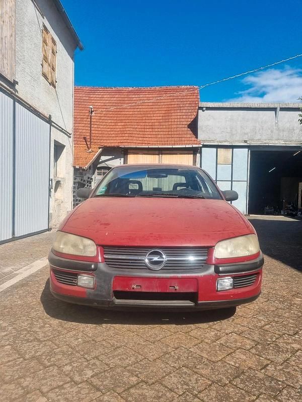 Rot Gebraucht 1995 Opel Omega Limousine | 550 € - Bild 1/4