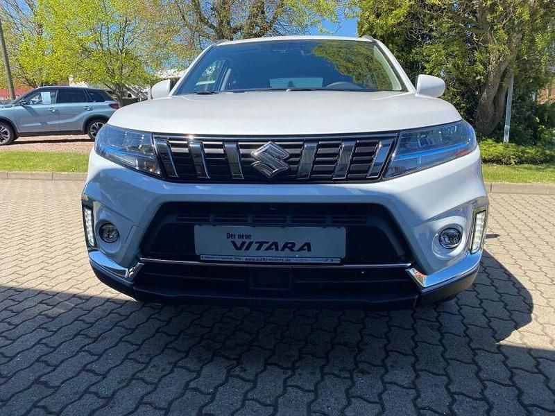 Gebraucht Suzuki Vitara Comfort 116 PS (85 kW) 2023 Cool white pearl metallic SUV