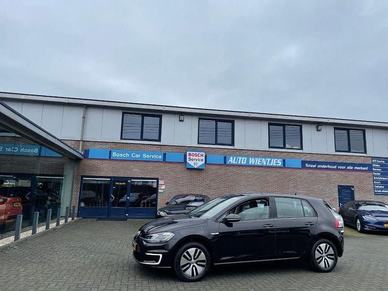 Schwarz Gebraucht 2018 VW e-Golf Edition Kleinwagen | 14.950 € (Etwas zu teuer) - Bild 1/4