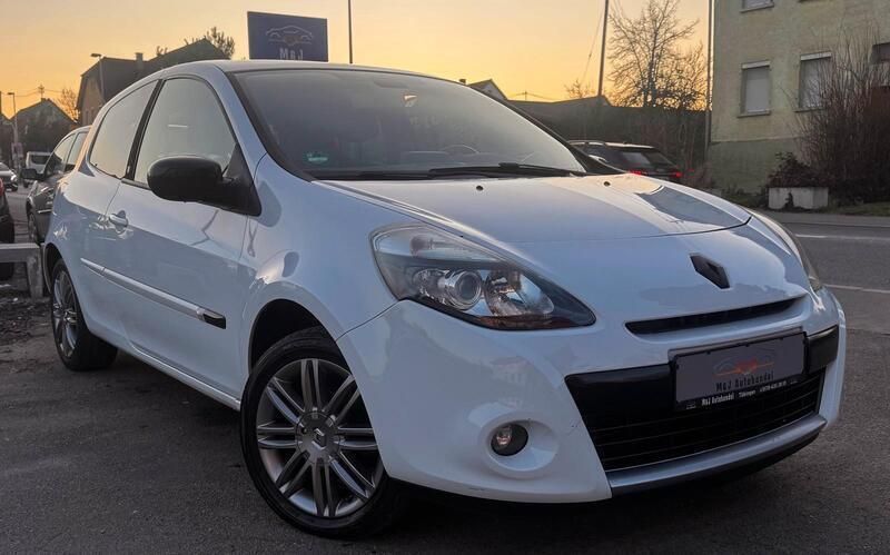 Weiß Gebraucht 2011 Renault Clio II Night&Day Kleinwagen | 4.499 € - Bild 1/4