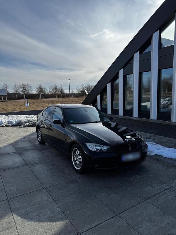 Gebraucht BMW 320 170 PS (125 kW) 2007 Schwarz Limousine