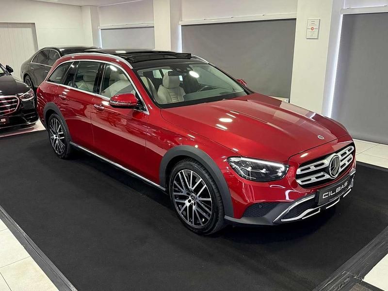 Gebraucht Mercedes E220 All-Terrain 194 PS (142 kW) 2022 Hyazinthrot  metalliclack Kombi