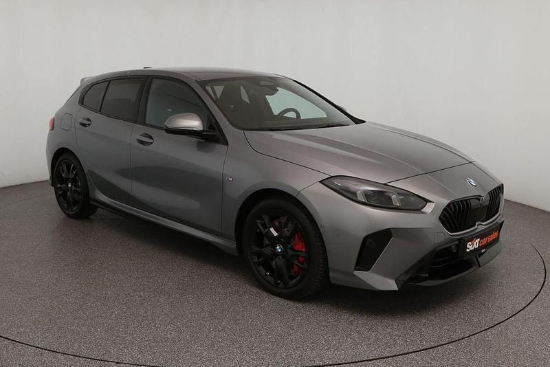 Grau Gebraucht 2025 BMW 120 M Sport Kleinwagen | 32.880 € (Teuer) - Bild 1/4