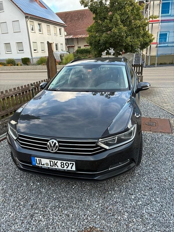 Grau Gebraucht 2017 VW Passat Kombi | 14.750 € (Superpreis) - Bild 1/4