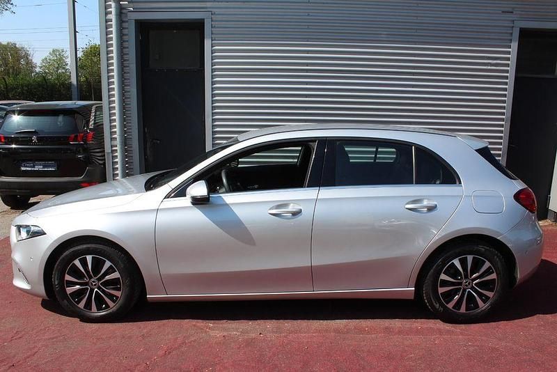 Gebraucht Mercedes A200 Style 163 PS (119 kW) 2020 Silber Limousine