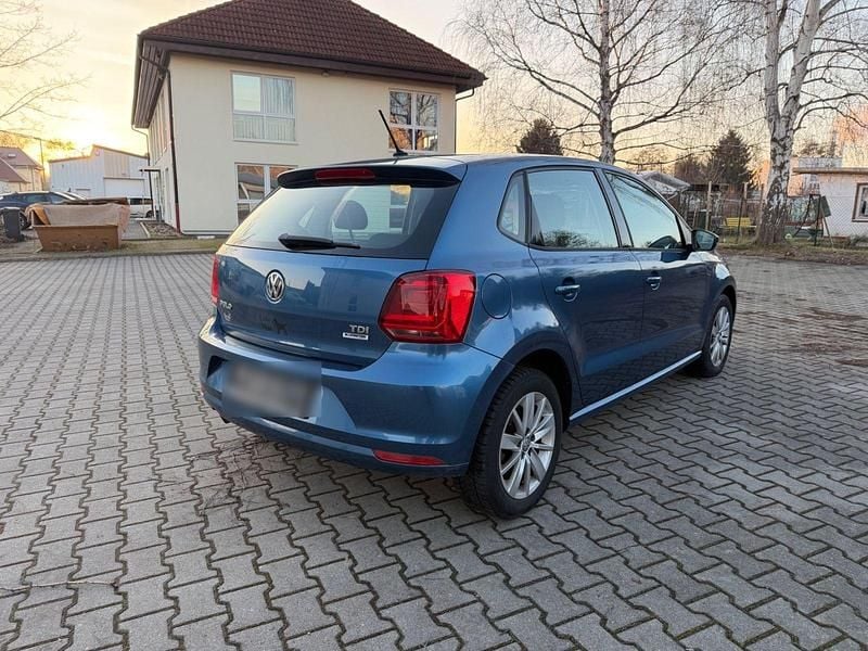 Gebraucht VW Polo 90 PS (66 kW) 2015 Blau Kleinwagen