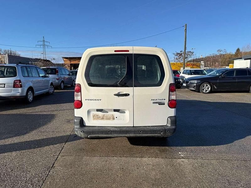 Gebraucht Peugeot Partner Premium 99 PS (72 kW) 2018 Lack weiss banquise/deckend Van / Kleinbus