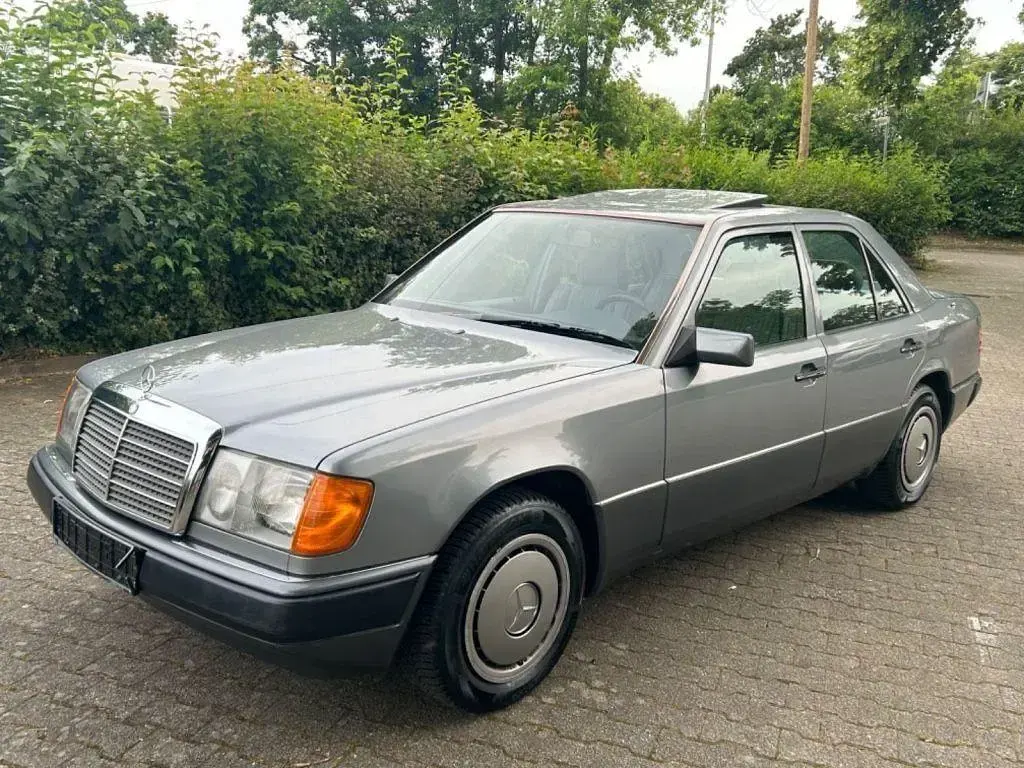 Gebraucht Mercedes 200 118 PS (86 kW) 1989 Grau Limousine
