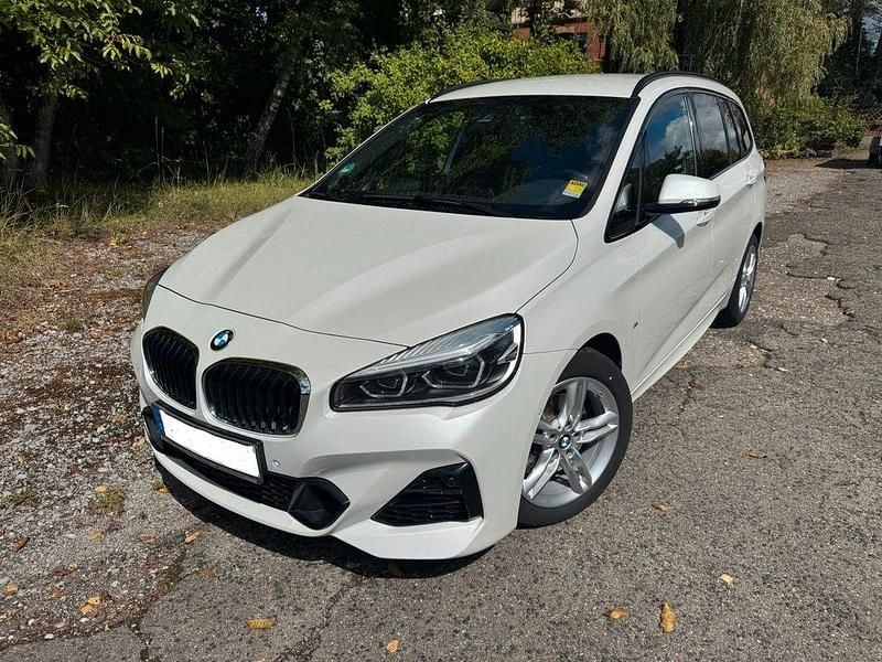 Weiß Gebraucht 2020 BMW 218 Gran Tourer M Sport Van / Kleinbus | 16.500 € (Guter Preis) - Bild 1/4