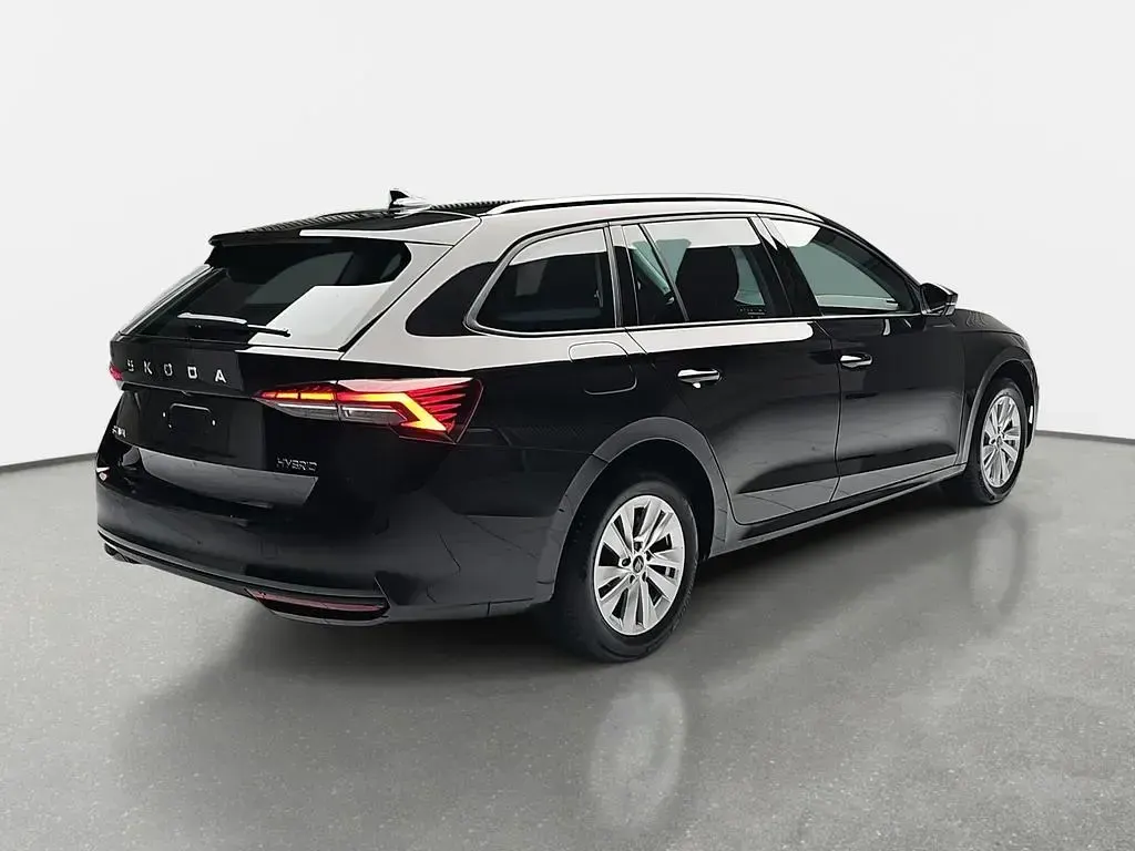 Neu Skoda 105 150 PS (110 kW) 2026 Schwarz Limousine