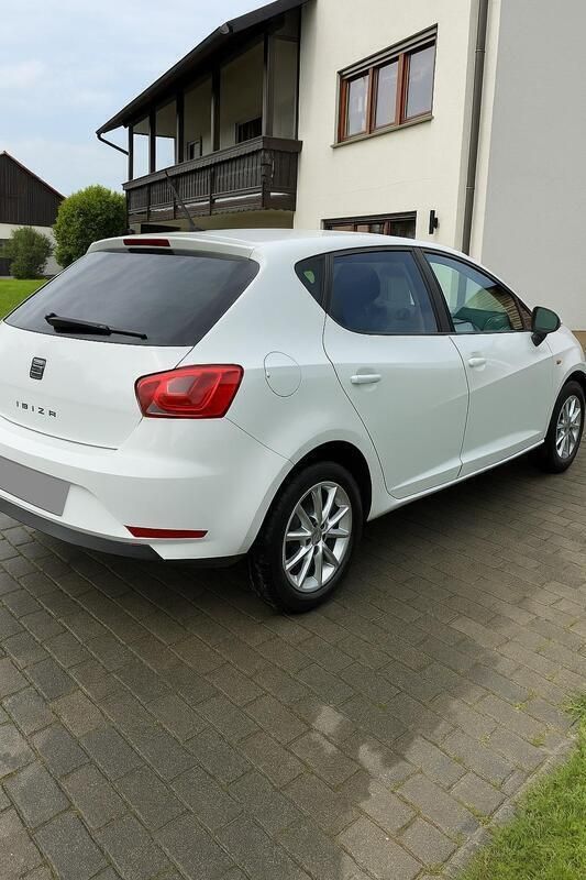 Weiß Gebraucht 2017 Seat Ibiza Kleinwagen | 9.500 € (Fairer Preis) - Bild 1/4