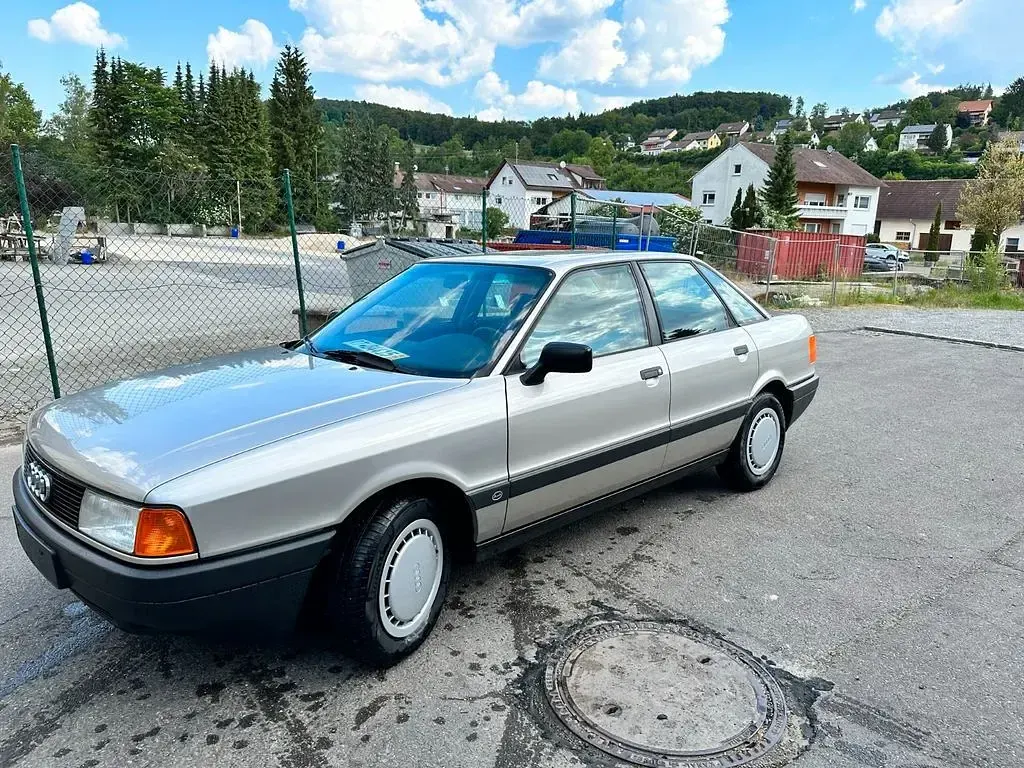 Używany Audi 80 90 KM (66 kW) 1987 Srebrny Sedan/Limuzyna