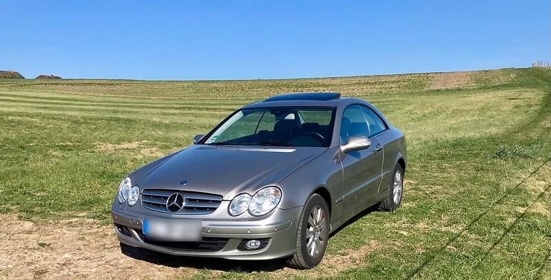 Silber Gebraucht 2008 Mercedes CLK200 Coupé | 10.900 € (Fairer Preis) - Bild 1/4