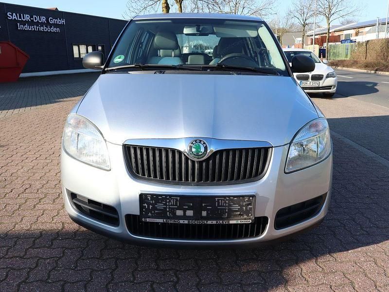 Gebraucht Skoda Fabia Ambiente 60 PS (44 kW) 2008 Silber Limousine