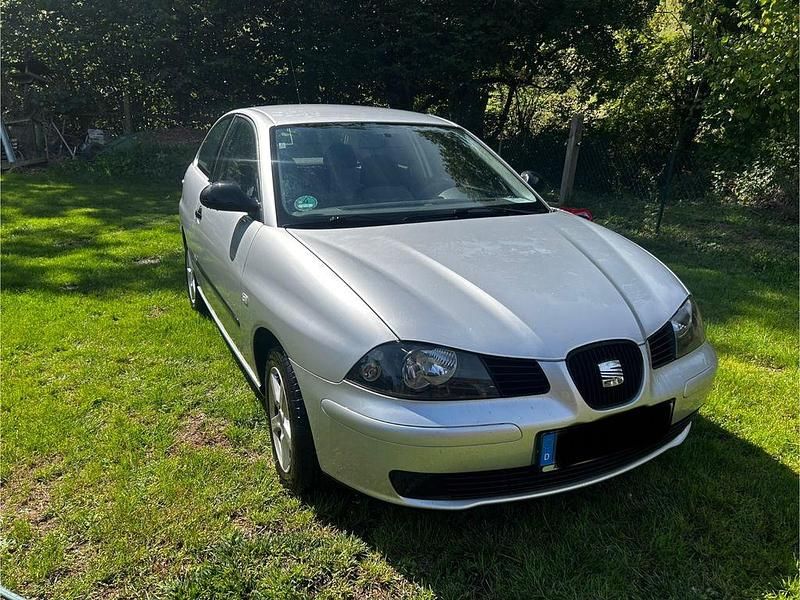 Grau Gebraucht 2004 Seat Ibiza Sport Limousine | 2.500 € (Etwas zu teuer) - Bild 1/4