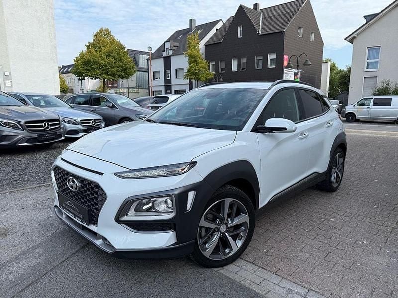 Chalk white Gebraucht 2021 Hyundai Kona Style SUV | 19.797 € (Guter Preis) - Bild 1/4