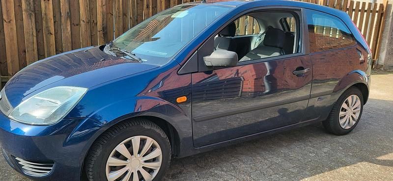 Gebraucht Ford Fiesta 69 PS (50 kW) 2004 Blau Kleinwagen