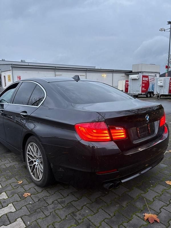 Gebraucht BMW 523 Sport Line 204 PS (150 kW) 2011 Grau Limousine