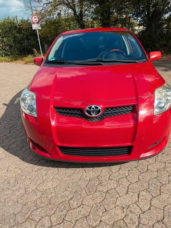 Rot Gebraucht 2009 Toyota Auris Life Limousine | 3.100 € (Guter Preis) - Bild 1/4